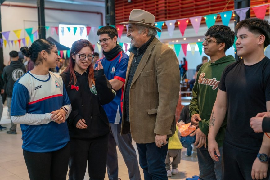 Más de 200 niños de los Jardines Maternales festejaron su día en el Centro Cultural