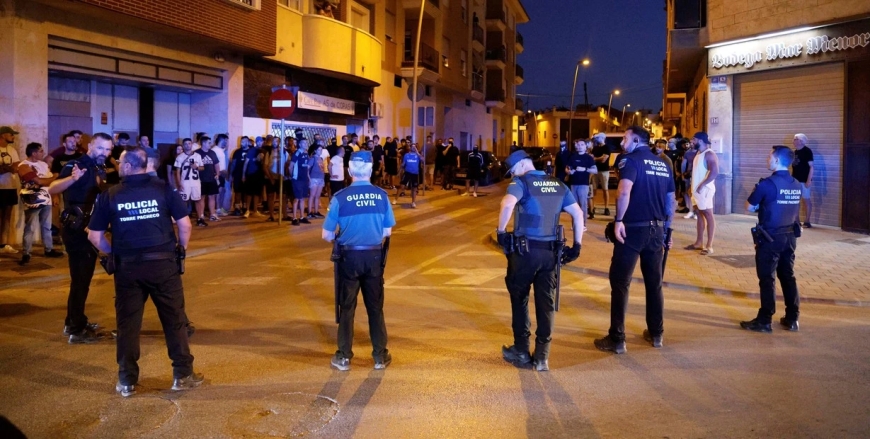 Murcia: tensión y violencia tras una golpiza desata una “cacería” de magrebíes en Torre Pacheco