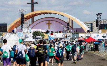 ROMA: Jóvenes de todo el mundo esperan al Papa León XIV en Tor Vergata