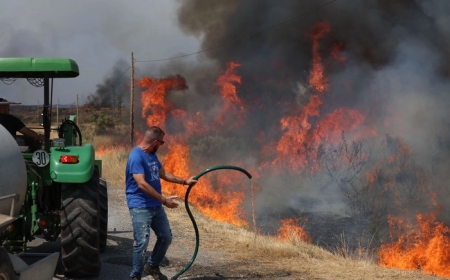España desbordada por los incendios: tres muertos y pedido de ayuda a la UE