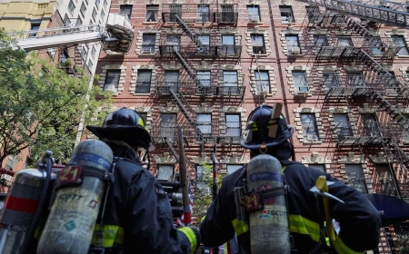 Explosión por fuga de gas desata incendio y pánico en Manhattan