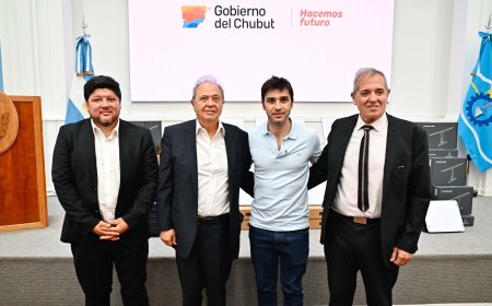 Torres presentó 120 antenas satelitales para escuelas rurales