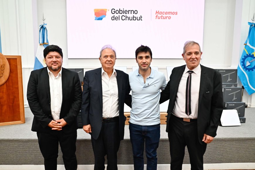 Torres presentó 120 antenas satelitales para escuelas rurales