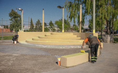 La municipalidad de Rawson realiza trabajos de mantenimiento en la plaza del barrio 490 Viviendas Norte