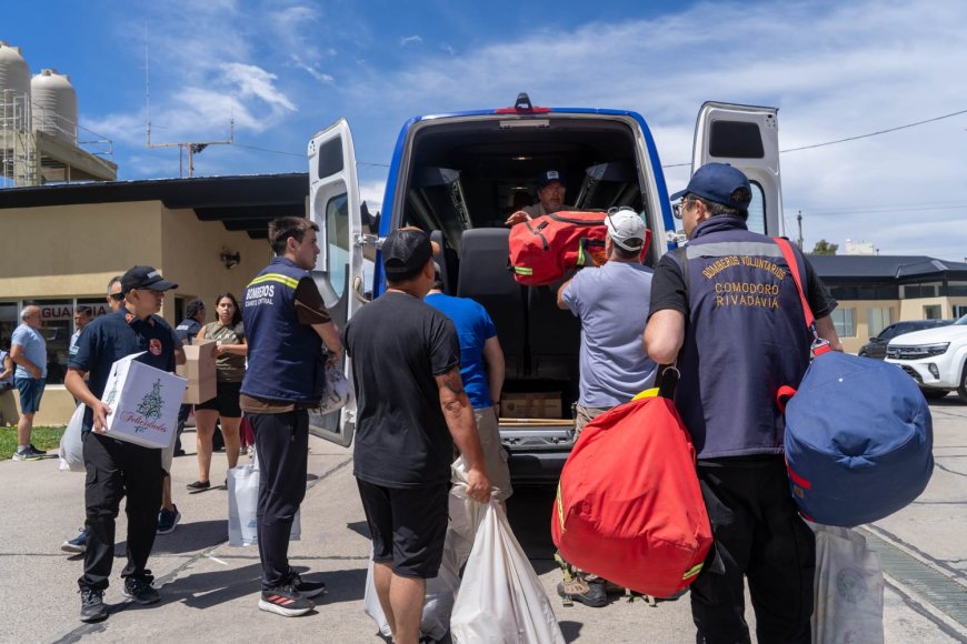 Con apoyo municipal, partieron refuerzos de Bomberos de Comodoro hacia la cordillera