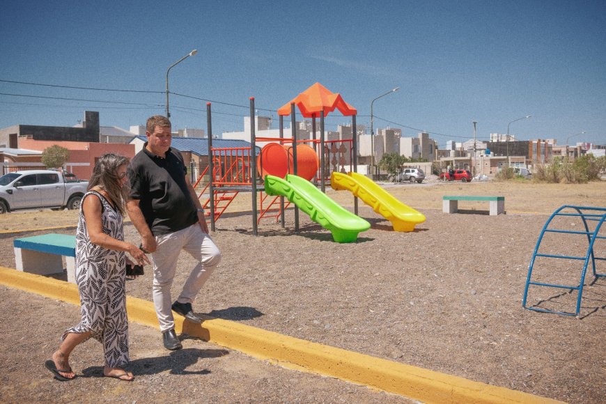 Rawson: la Municipalidad finalizó el reacondicionamiento del espacio recreativo del barrio Covira 5 con nuevos juegos infantiles